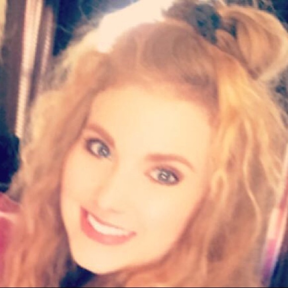 Meet your Posher, Jena - Picture 2 of 2